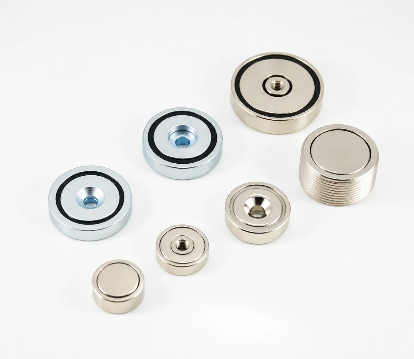 Pot magnet range with countersunk holes, internal threads and plain working faces